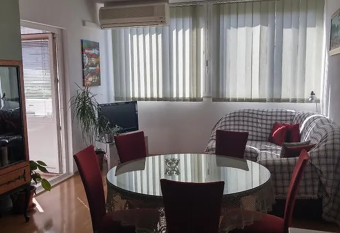 Lena Apartament